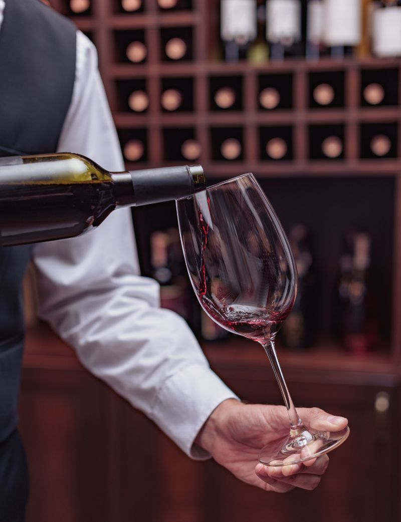El Gotto – sboccamento della bottiglia di vino